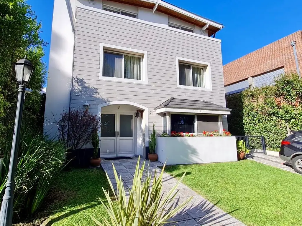 Casa a la venta en Barrio cerrado Amancay.