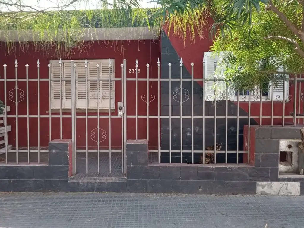 Se vende casa 2 Dormitorios ALBERDI OPORTUNIDAD