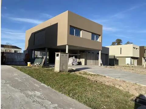 Casa en venta en Las Golondrinas 4 ambientes - Foto 0