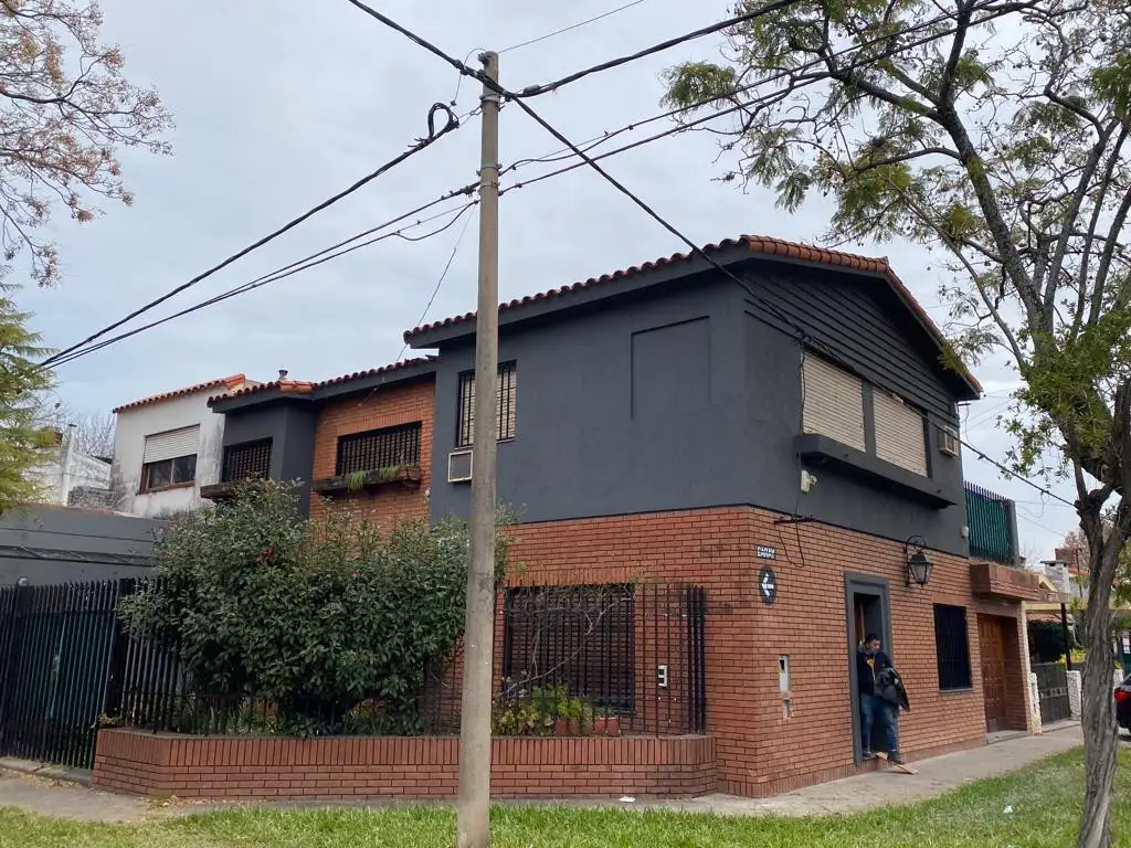 Casa de 3 dormitorios en Barrio Jorge Cura