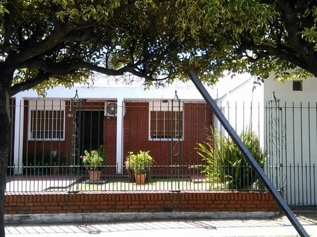 OPORTUNIDAD-CASA AMERICANA Y DEPTO EN QUILMES