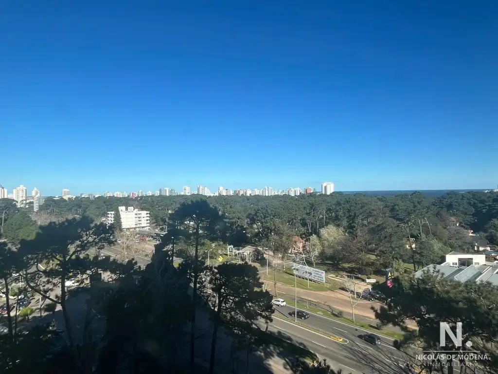 Apartamento en Venta de 3 dormitorios en Av. Roosevelt , Punta del este