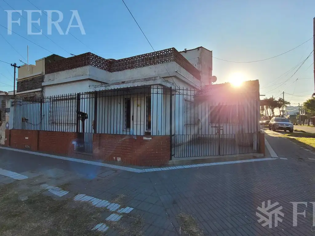 Venta de Casa 3 ambientes con cochera y terraza en Villa Dominico (31793)