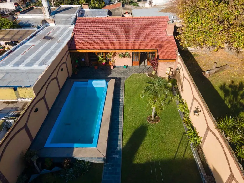 VENTA CASA 5Amb LOMAS c/Pileta, Acepta PERMUTA