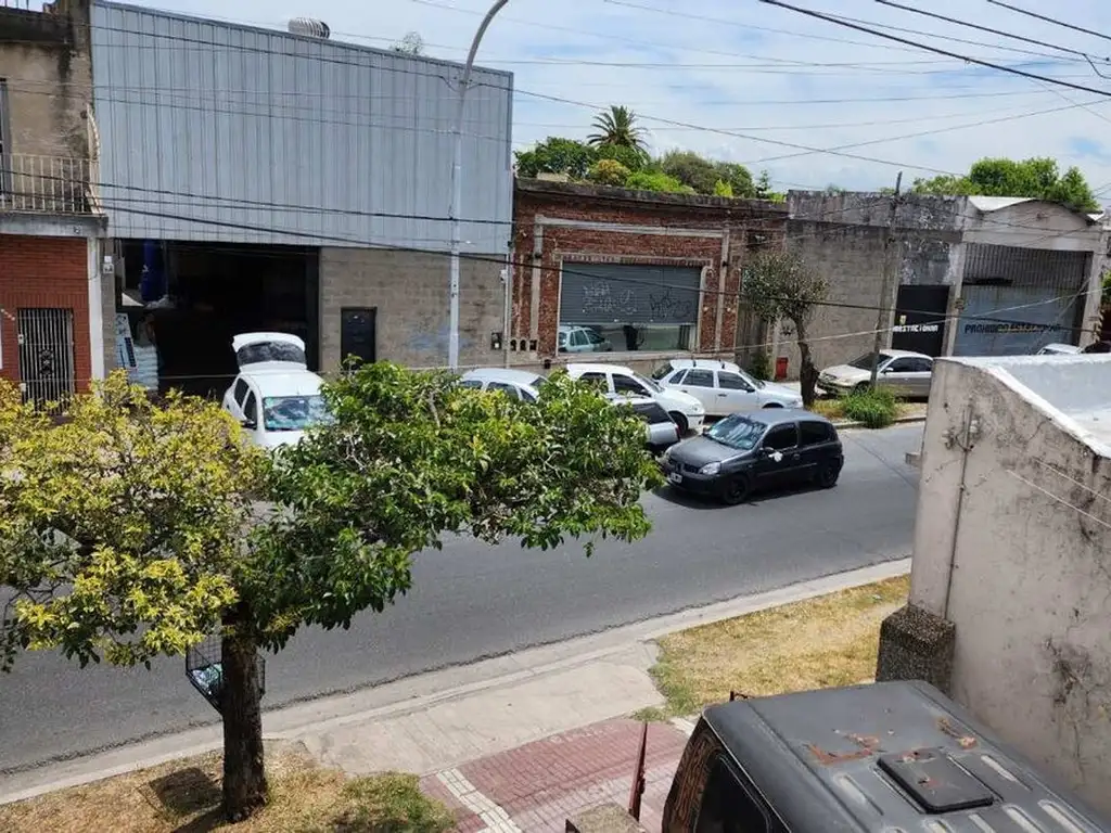 VENTA DE LOTE EN LANUS ESTE CON CASA Y DEPTO