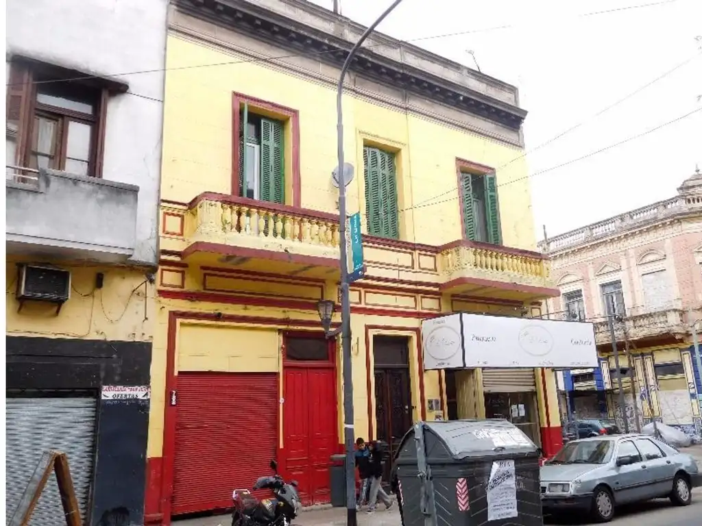 VENTA EN BLOCK-PROPIEDAD CON 2 LOCALES COMERCIALES Y 2 DEPAR