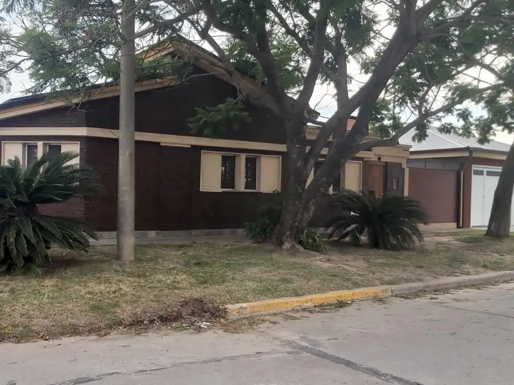 Venta Casa Tipo Chalet.Esquina.Impecable.Amplia -