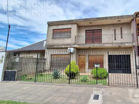 Casa venta cuatro dormitorios - Moron Sur