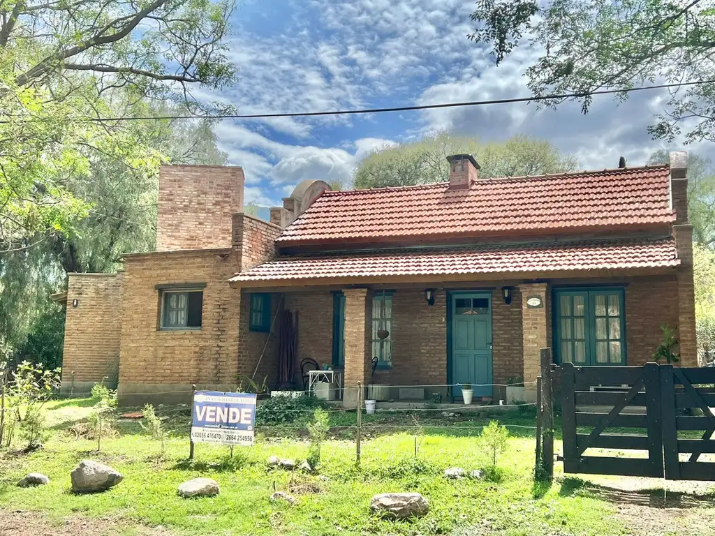 CASA EN VENTA EN PIEDRA BLANCA - MERLO