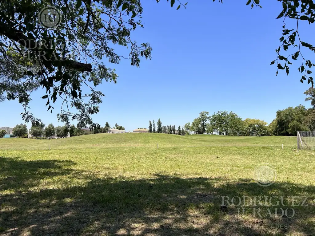 Lote al golf con arboles - Haras Santa Maria