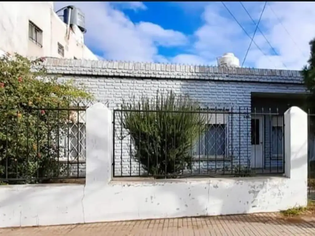 Casa en  Catriel 330, Apta Desarrollo