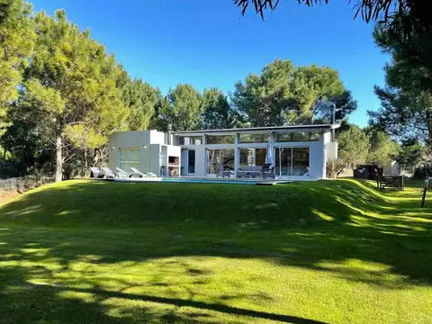 Casa en venta - 3 dormitorios 3 baños - 1600mts2 - Residencial I, Costa Esmeralda, Pinamar