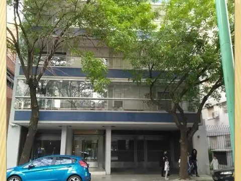 Excelente semipiso en Belgrano. Impecable. ERdificio de categoría Cochera. Pileta. Amenities