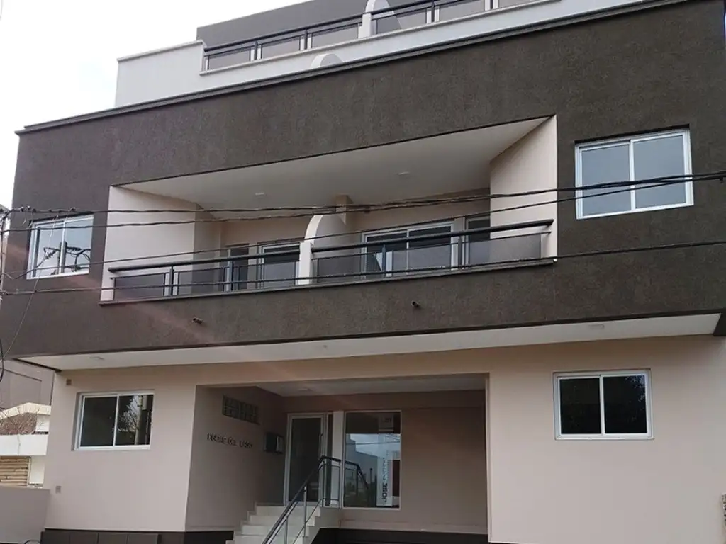 MUY LINDO DEPARTAMENTO EN VENTA EN CARLOS PAZ, EN EDIFICIO FINCAS DEL LAGO 1, 2 DORMITORIOS