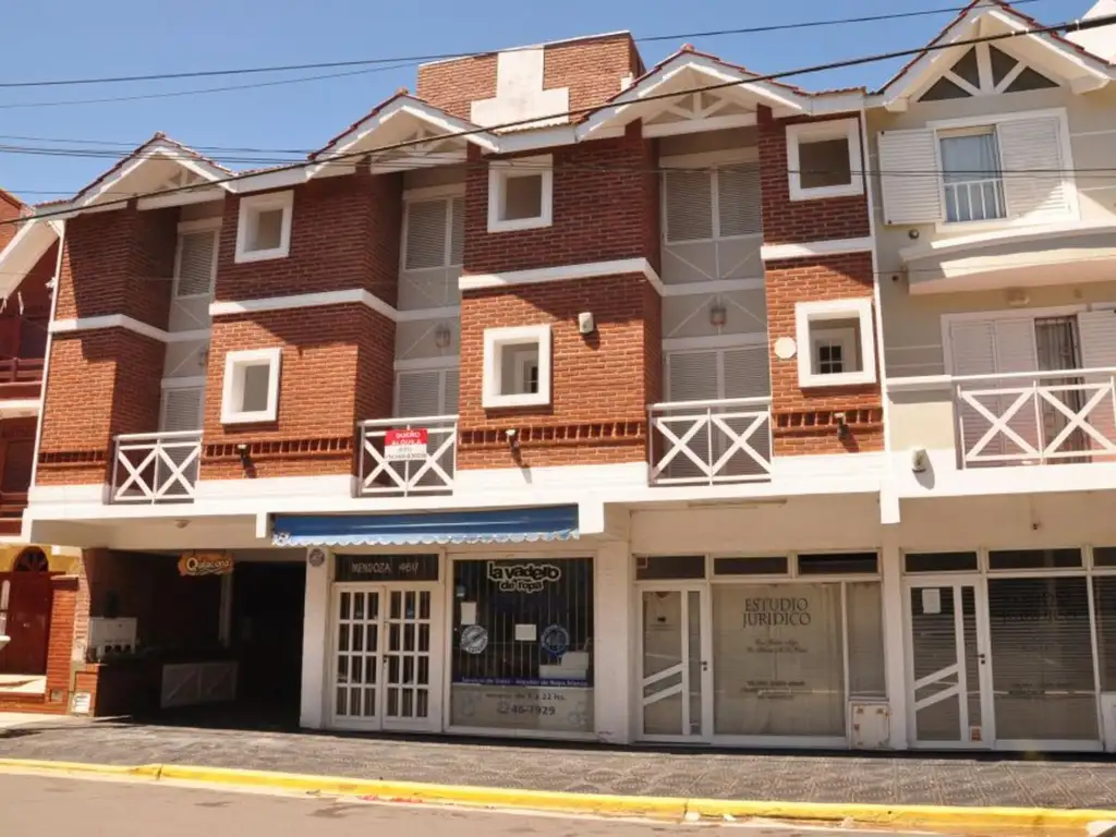 Excelente Triplex 4 Amb  Apto crédito  c/cochera. 94 mts. A 40 mts del Mar. Santa Clara del Mar