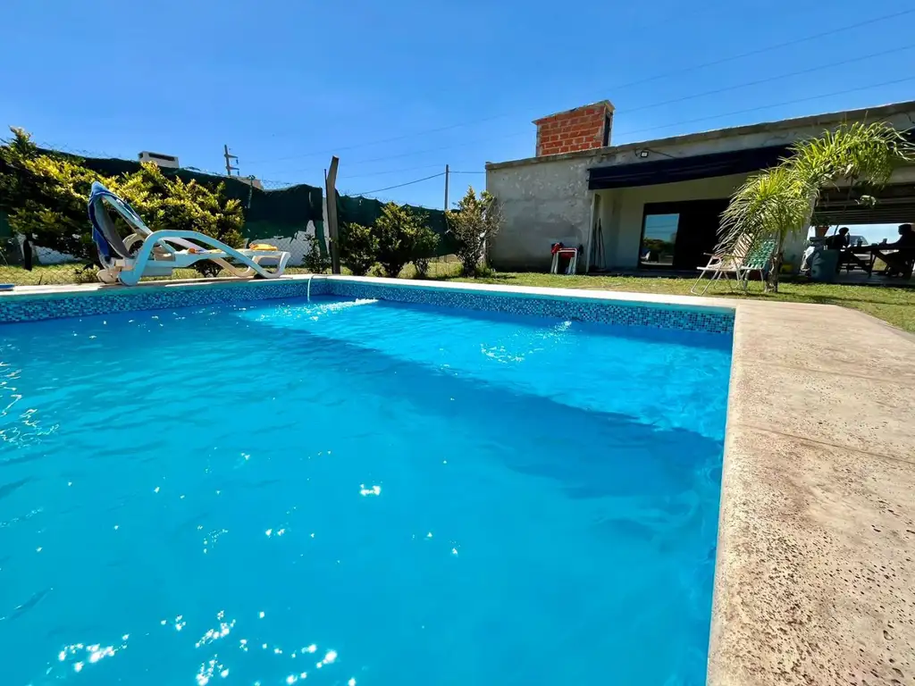 Casa frente al lago en Roldán