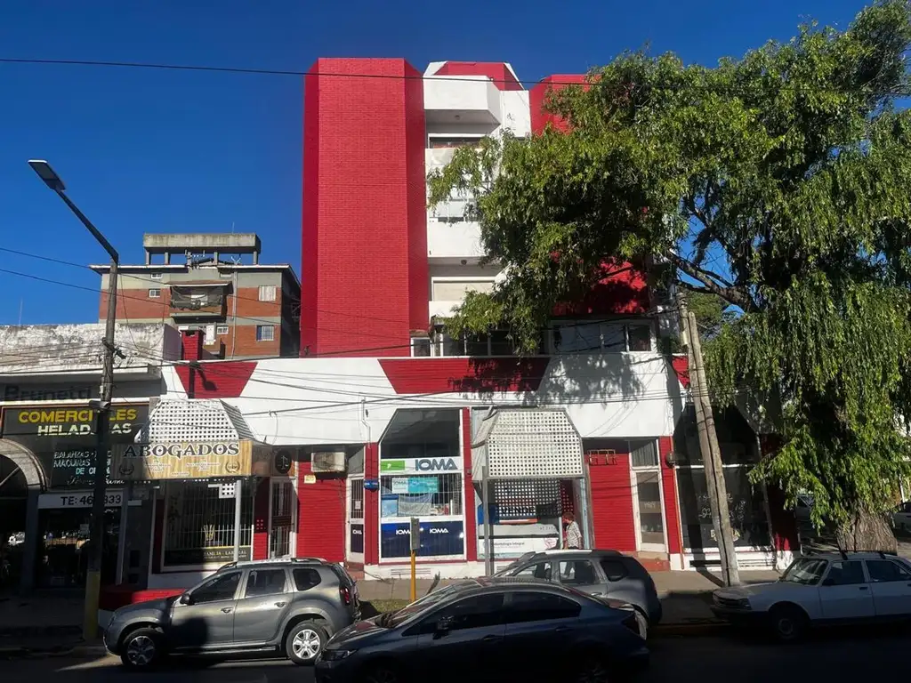 Local comercial sobre avenida 3 en Villa Gesell