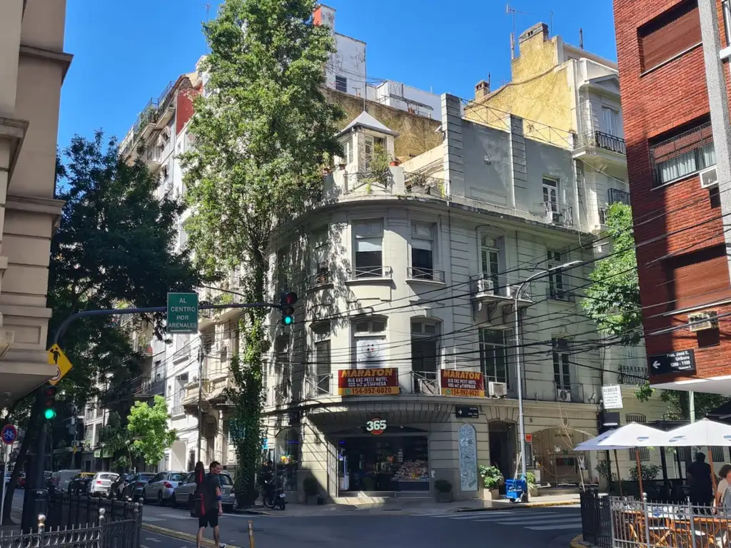 Edificio / Petit Hotel en  Venta con Renta