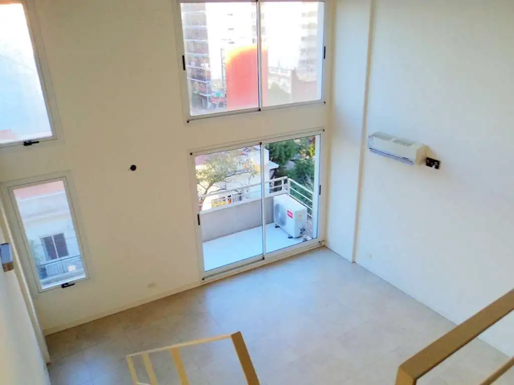 Alquilo Duplex de 2 Ambientes c/2 baños y balcón. No coordinamos visitas por mensajes.