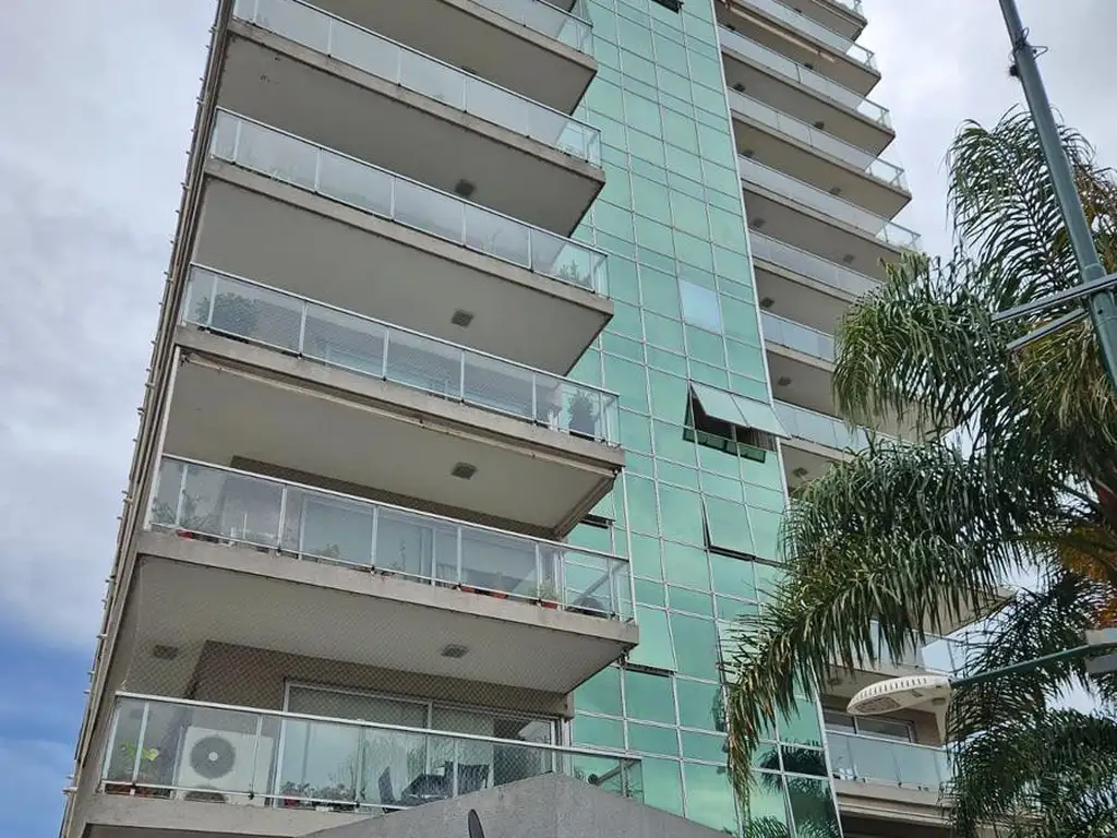 Departamento  en  Beccar en edificio de categoria con cochera