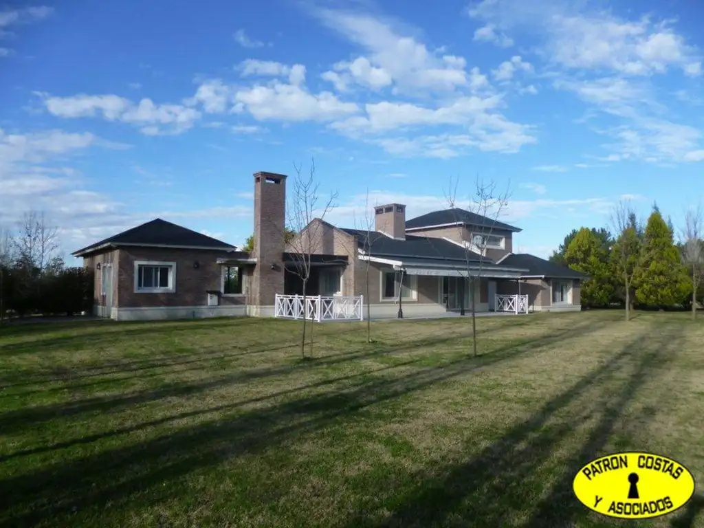 1946-ML- LA COLINA GOLF Y POLO - EXCELENTE CASA -350M2 Lujan