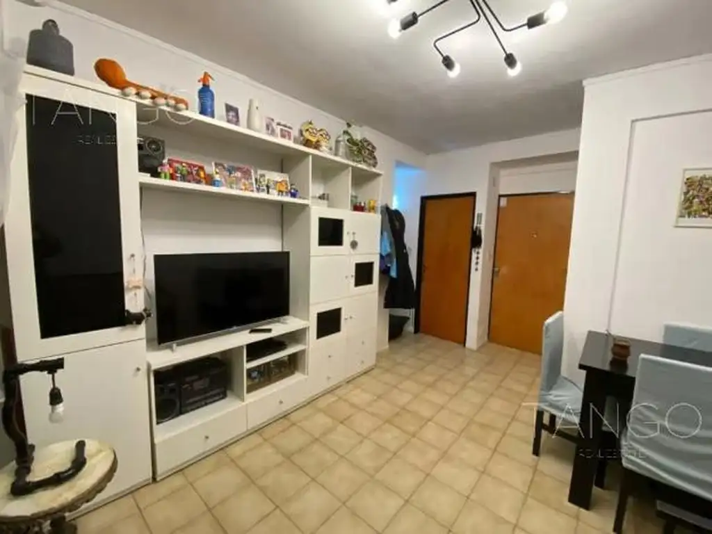 Venta Departamento en Flores Dos Ambientes Con Patio Apto Profesional