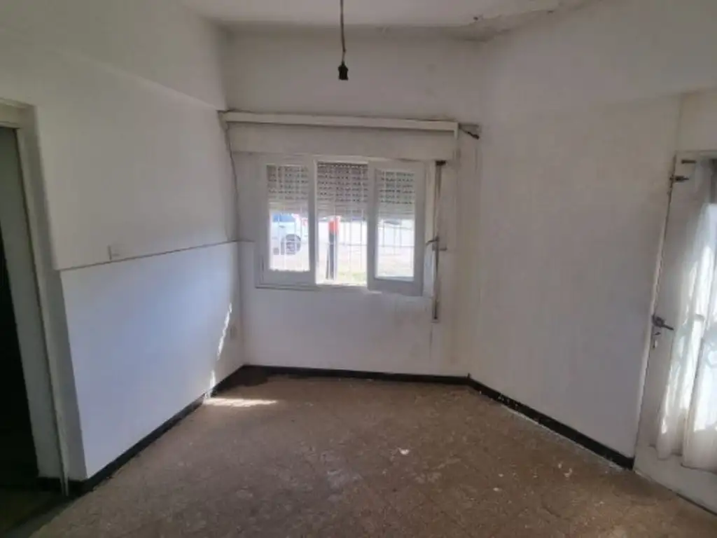 VENTA CASA 2 DORMITORIOS EN PLANTA BAJA TIRO SUIZO