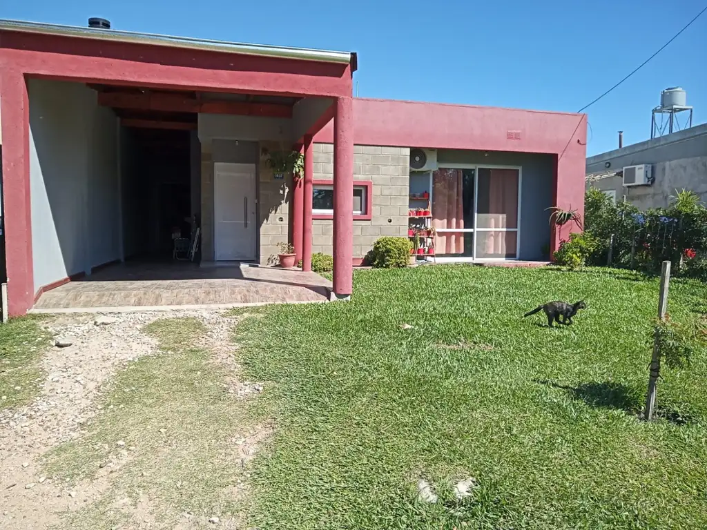 VENDO CASA EN VILLA ELISA, EXCELENTE ESTADO