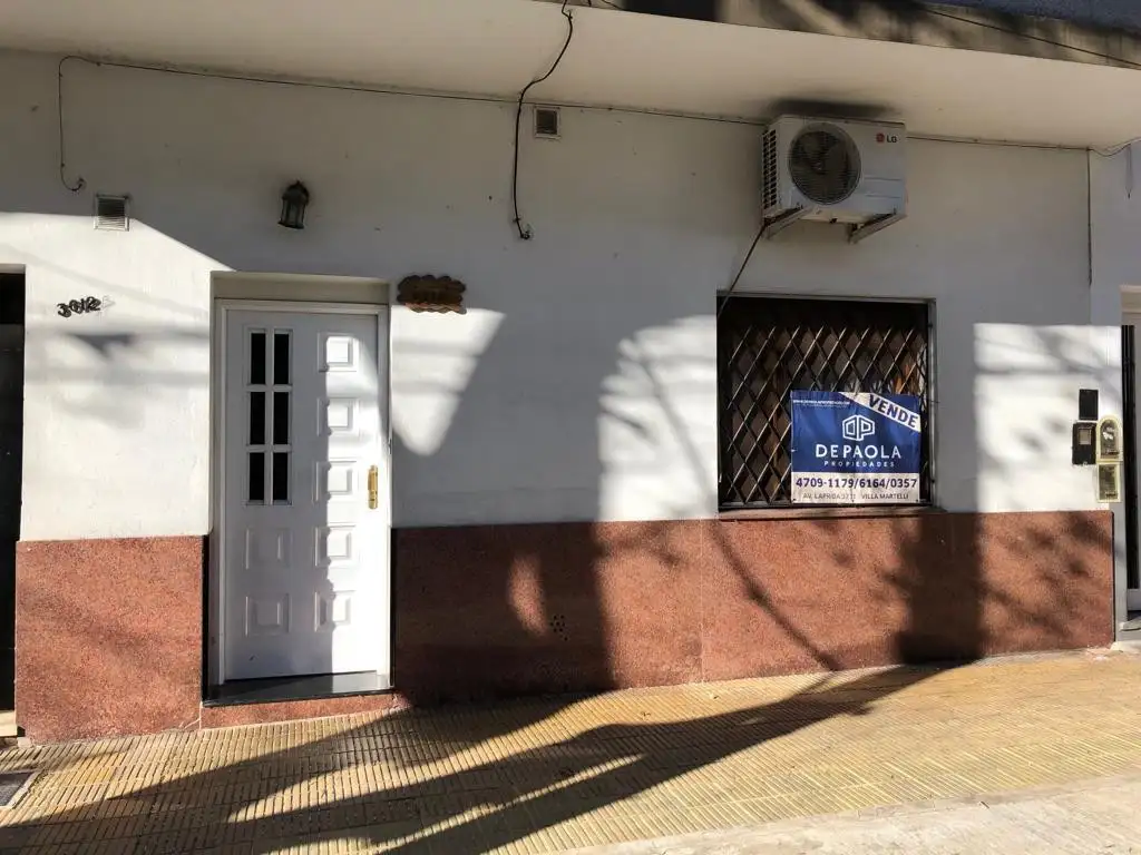 VENTA PH CASA RECICLADO  3 AMBIENTES EN PB FRENTE A METROS DE AVENIDA MITRE - VILLA MARTELLI VICENTE