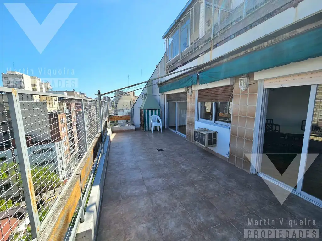 Semipiso en Caballito con balcon terraza, espacio guardacoche y baulera.