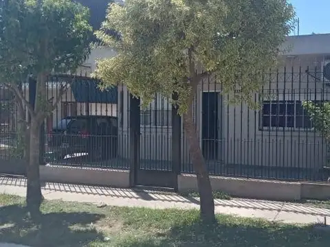 Casa en venta - 2 Dormitorios 2 Baños 3 Cocheras - 300Mts2 - Virrey del Pino, La Matanza