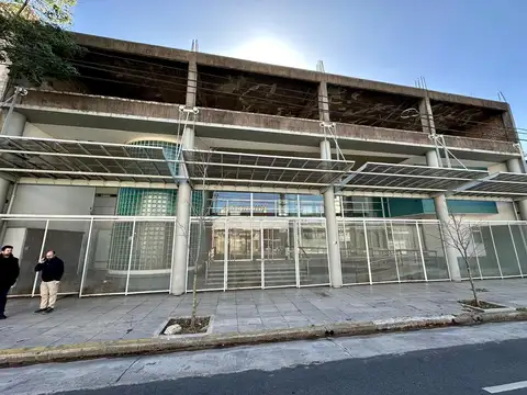 Edificio Comercial en Floresta Ex Clínica Médica.