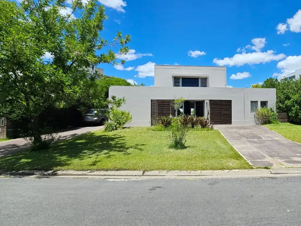 CASA 5 AMBIENTES CON PILETA EN SAN ISIDRO LABRADOR