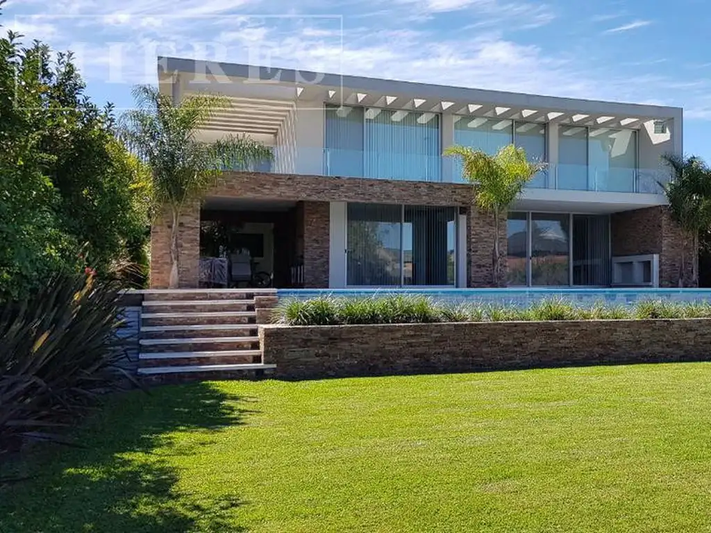 Casa en venta y Alquiler Anual a la laguna, Santa Barbara Bancalari.