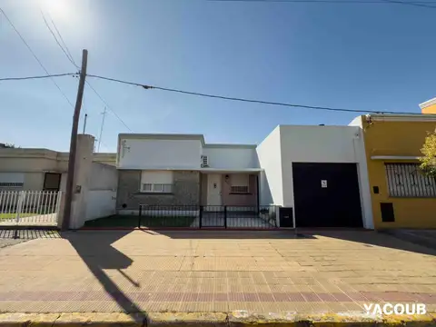 Casa en venta - 3 Dormitorios 1 Baño - Cocheras - 412Mts2 - Ensenada