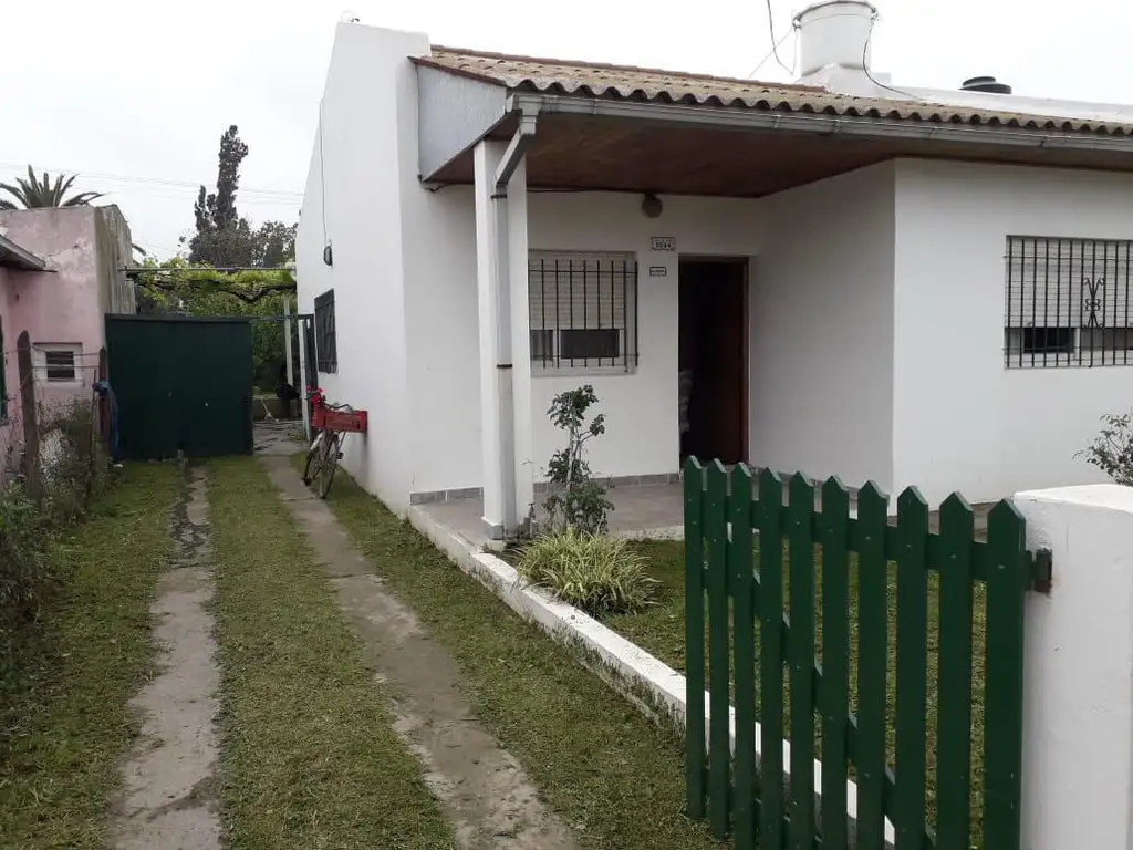 Casa en venta - 2 dormitorios - 1 baño - 600mts2 totales - Quequén, Necochea