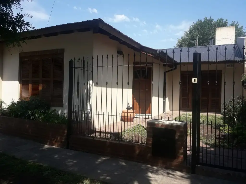 CASA EN VENTA EN PERGAMINO