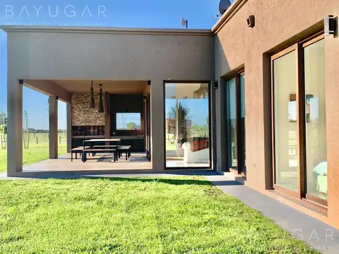 Venta | Casa de 370 m2 en Chacras de la Trinidad | Bayugar Negocios Inmobiliarios - Foto 0