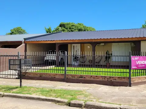 Casa en Venta, Casa en esquina, frente al puerto Federacion E.Rios