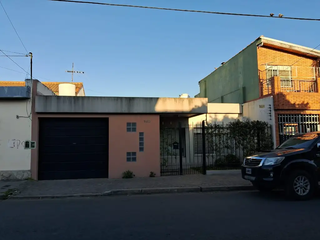 HERMOSA CASA DE 3 AMBIENTES CON QUINCHO Y PILETA. TOMA DEPARTAMENTO 3 AMBIENTES EN RAMOS MEJIA