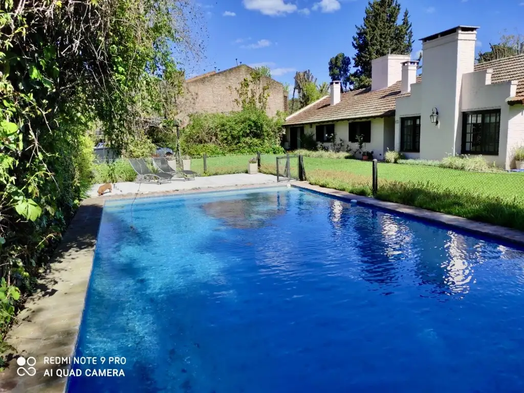 Casa en  alquiler temporario Bella Vista barrio con portón