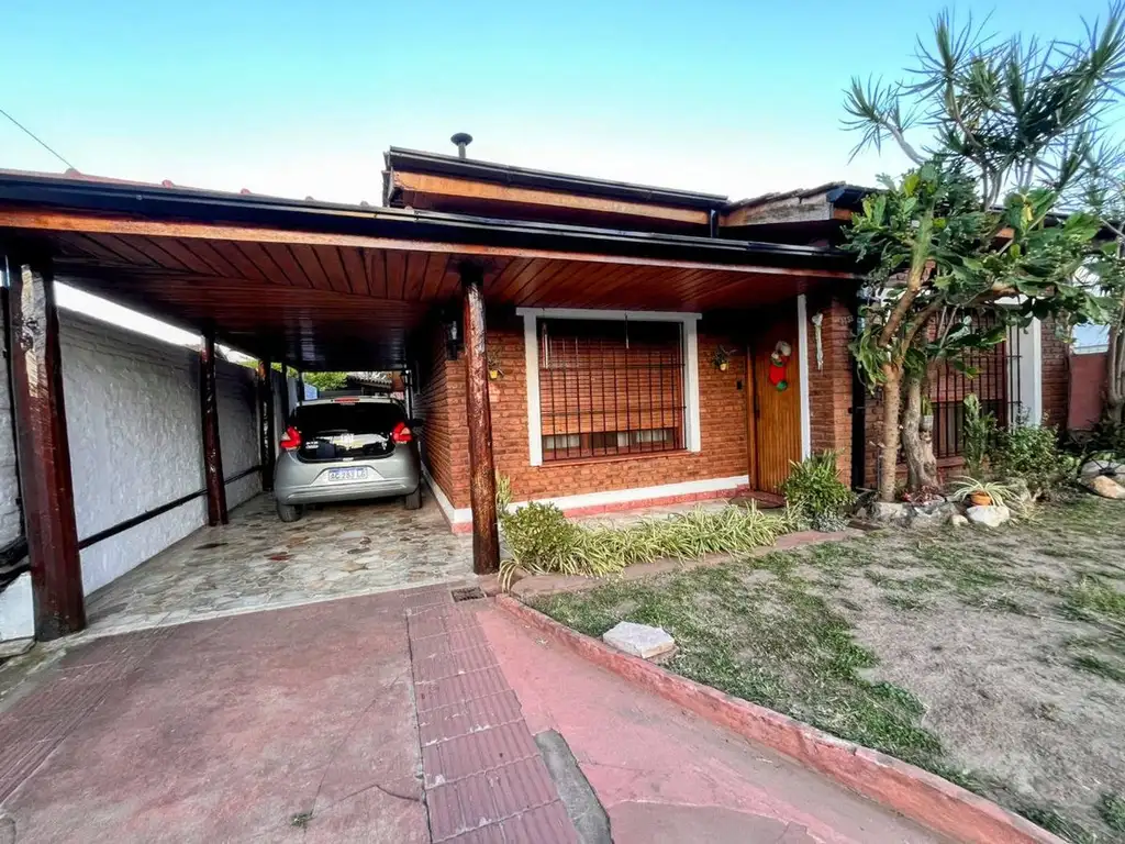 VENTA CASA MULTIFAMILIAR EL TALAR CON PILETA