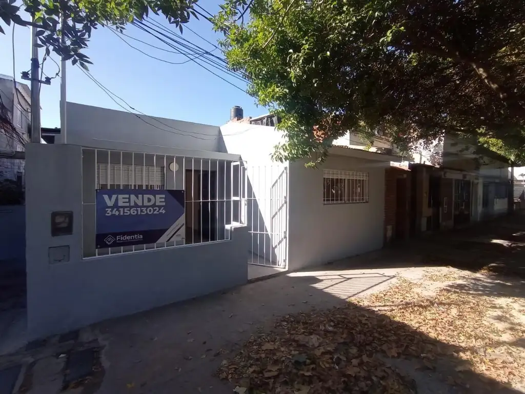 CASA AL FRENTE EN PH DE 2 AMBIENTES CON PATIO EN VENTA