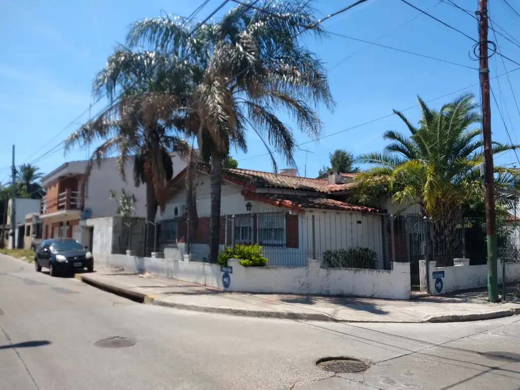 Casa con Departamento en Venta en San Antonio de Padua.