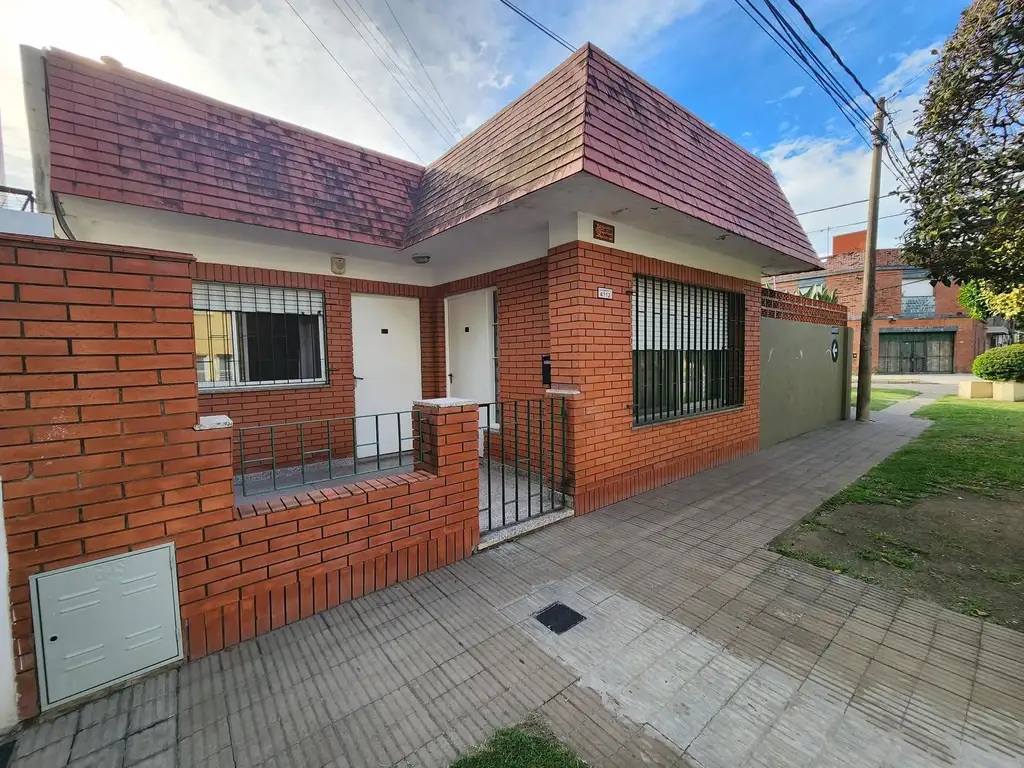 Sarmiento 4100 - Casa en venta de tres dormitorios