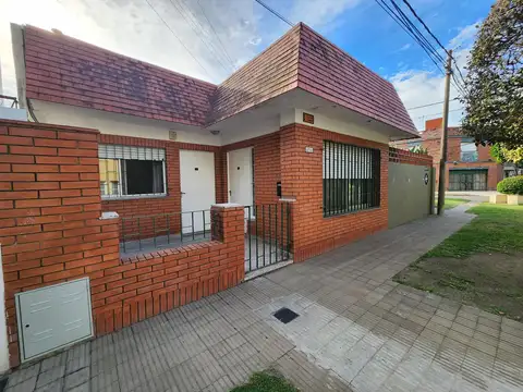 Sarmiento 4100 - Casa en venta de tres dormitorios