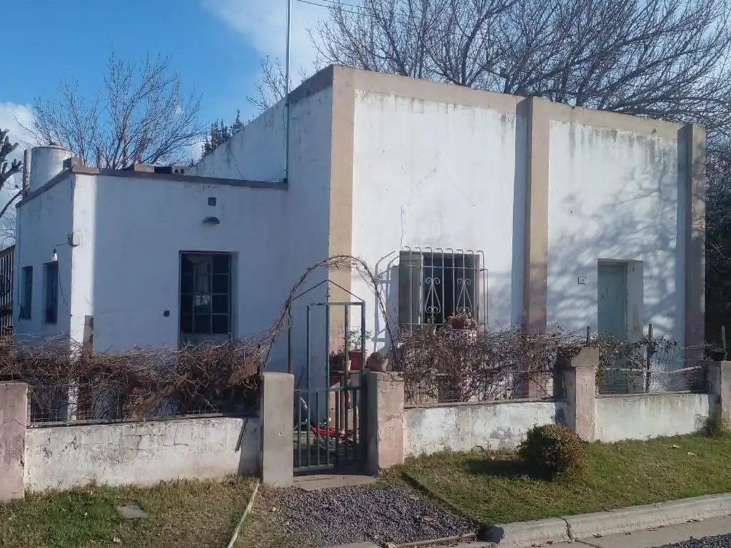 CASA EN VENTA AMPLIO PATIO EN SAN JERONIMO SUD