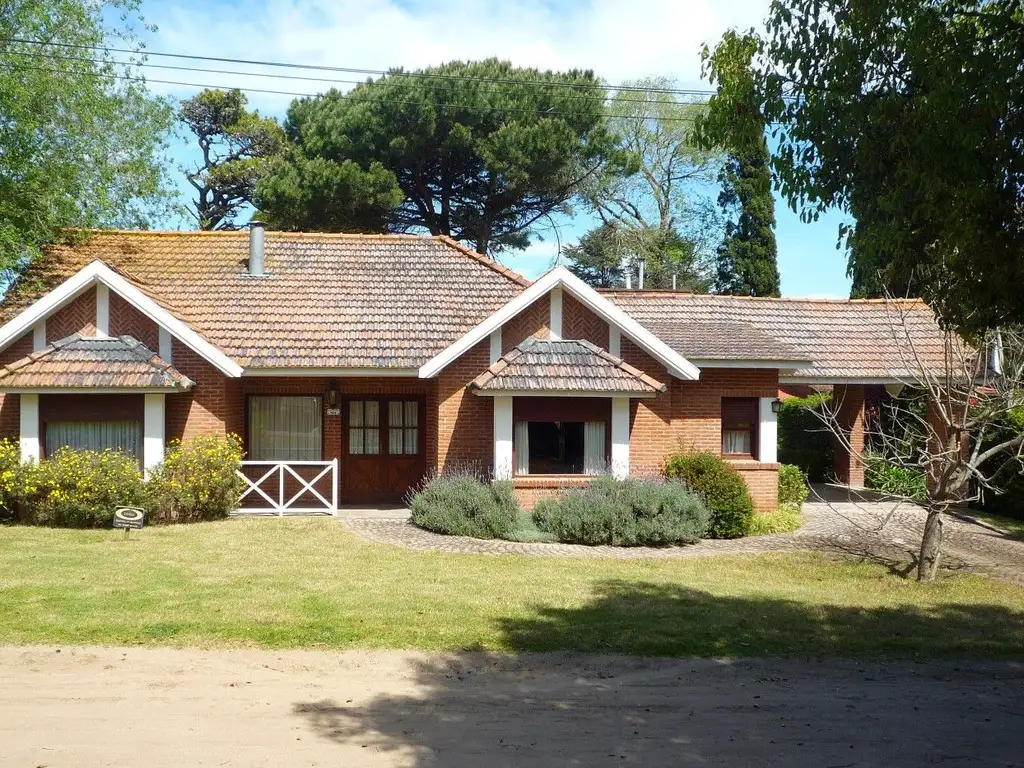 Casa - Alquiler temporario - Argentina, Pinamar - De Los Pinguinos 800