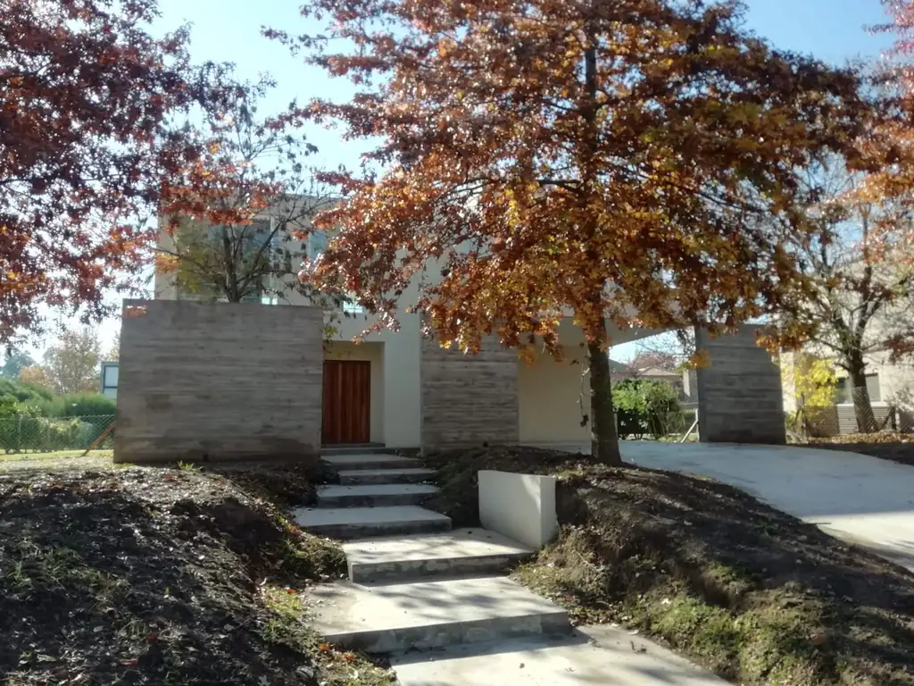 A ESTRENAR, BARRIO LAS LOMAS, HARAS SANTA MARÍA