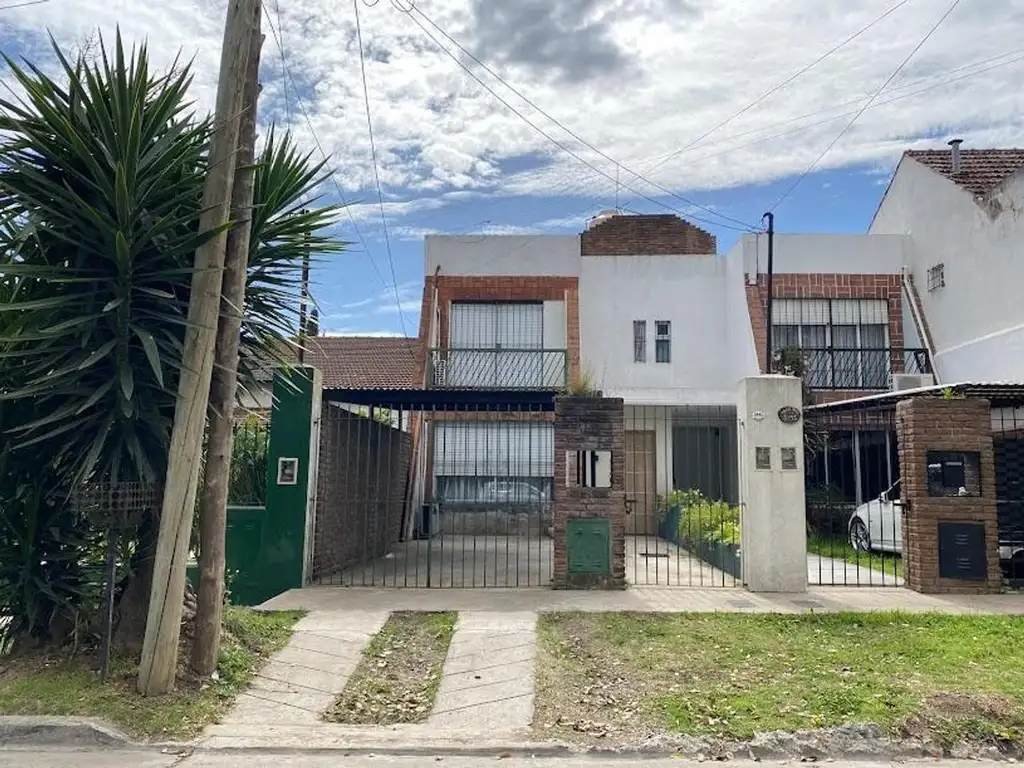 Amplio Duplex en Castelar Norte